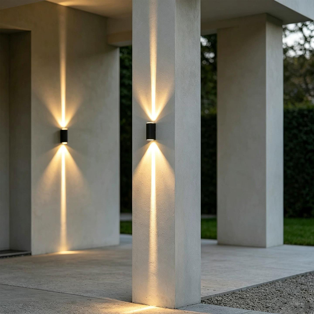 屋外用防水壁掛け照明。光を放つアルミ製の壁掛けライト。上下方 - Decor Lighting Cy のレビューと価格